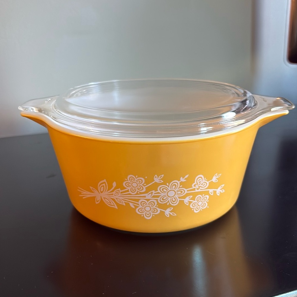 Pyrex Butterfly Gold Casserole with Lid